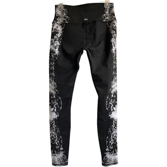 ALO Yoga High-Waist Airbrush Graphic Legging Black Floral Print |  Medium - Picture 2 of 5